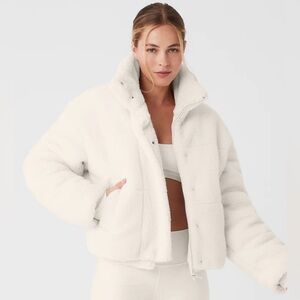 NWT Alo Sherpa Snow Angel Puffer